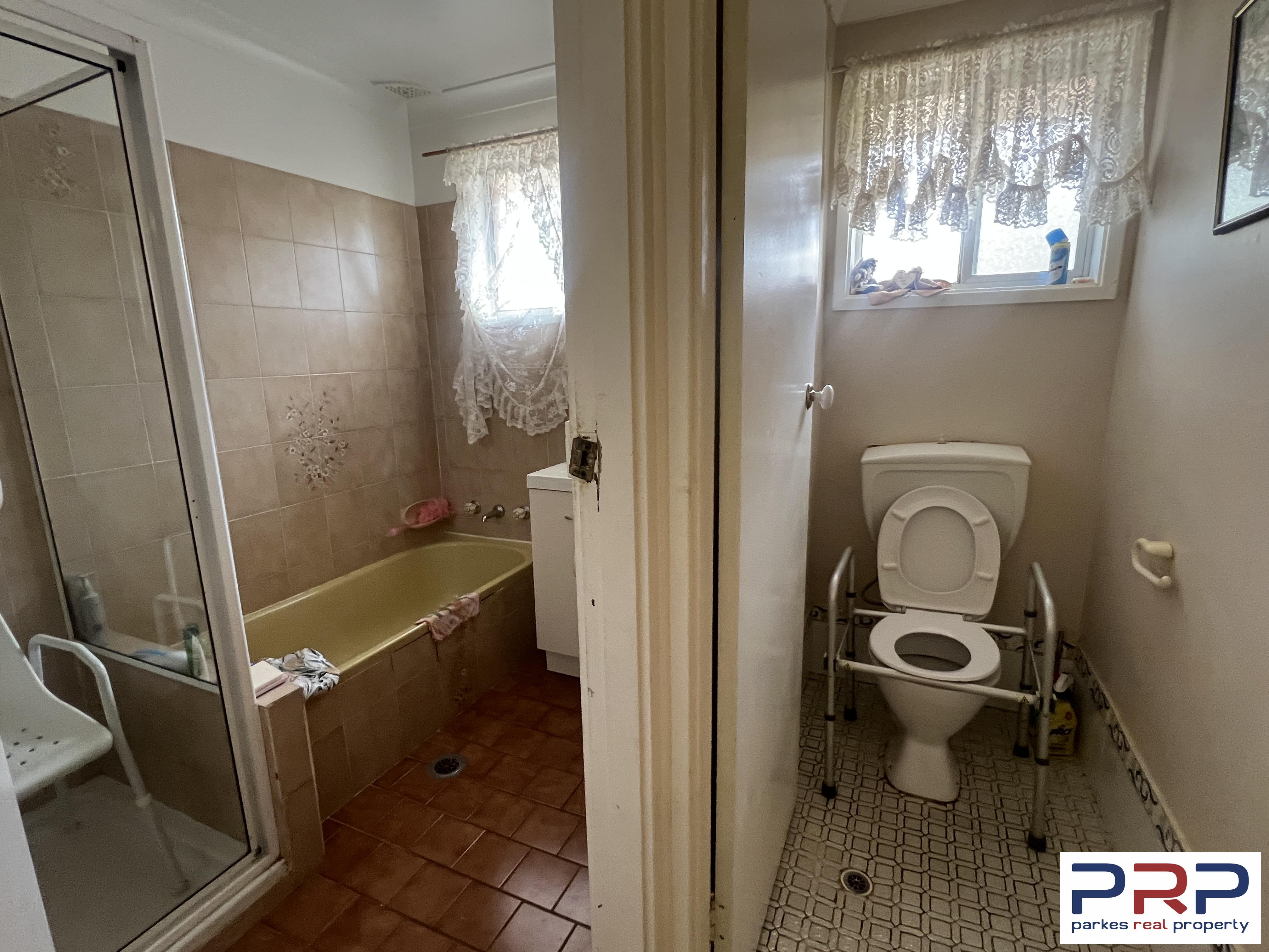 34 Evans Parade, PARKES, NSW 2870
