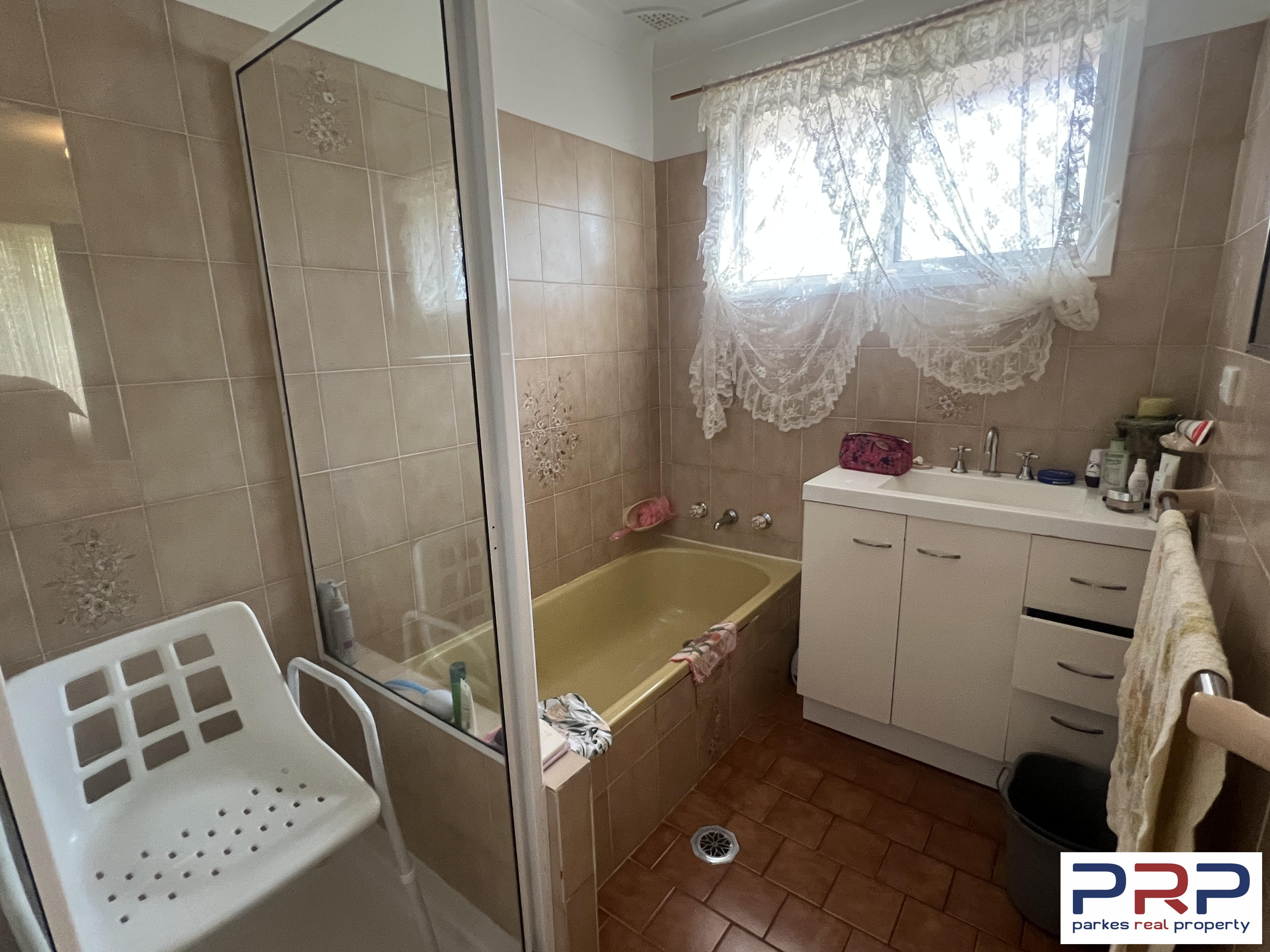 34 Evans Parade, PARKES, NSW 2870