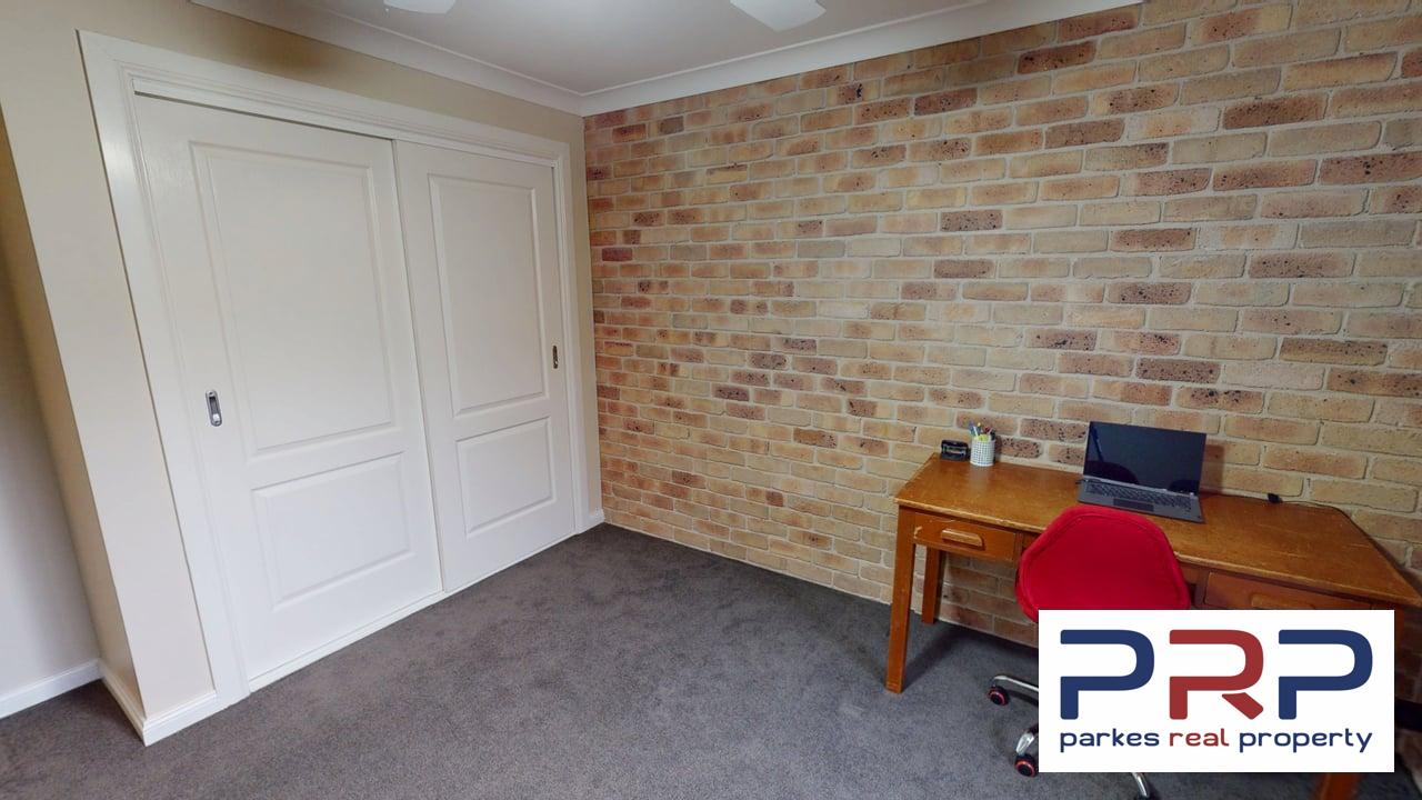 8 Arana Place, PARKES, NSW 2870