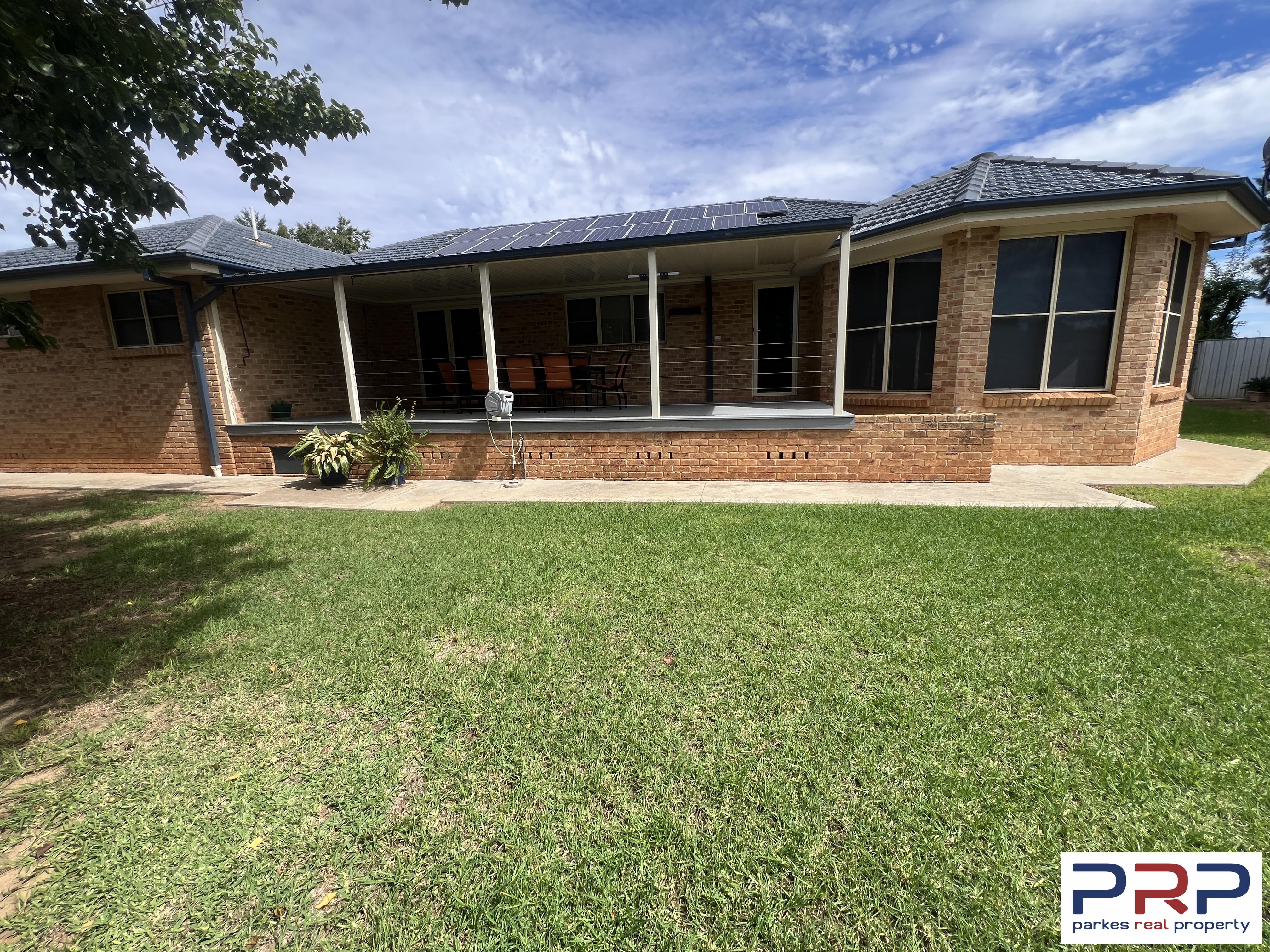 8 Arana Place, PARKES, NSW 2870