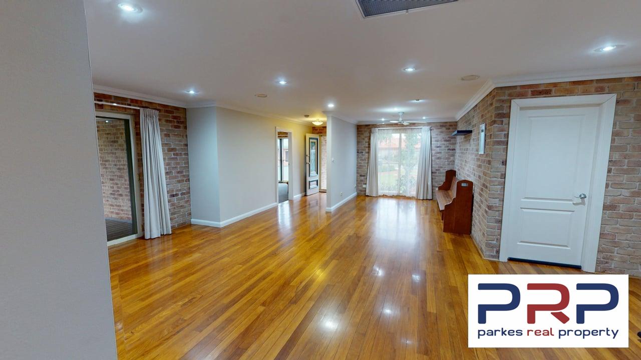 8 Arana Place, PARKES, NSW 2870