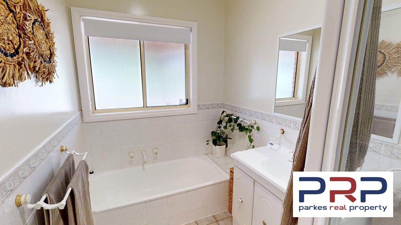 9931 Renshaw McGirr Way, PARKES, NSW 2870