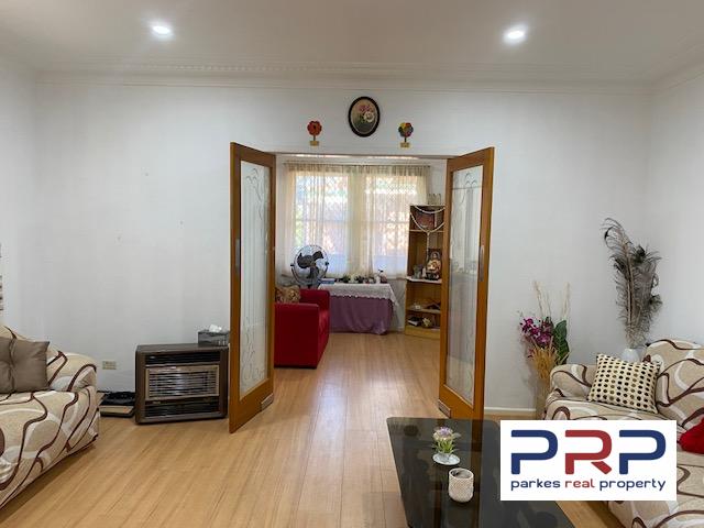 11 Oswin Street, PARKES, NSW 2870