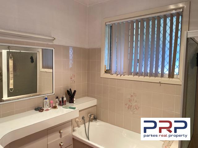11 Oswin Street, PARKES, NSW 2870