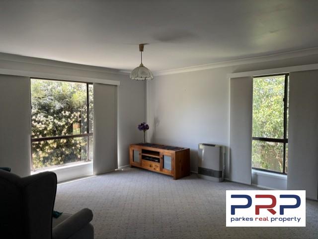 17 Hillcrest Avenue, PARKES, NSW 2870