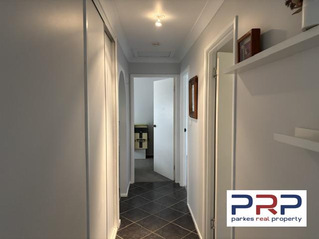 17 Hillcrest Avenue, PARKES, NSW 2870