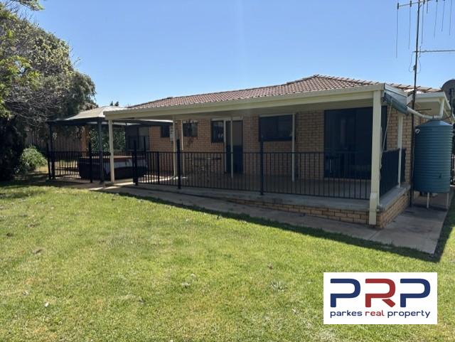17 Hillcrest Avenue, PARKES, NSW 2870