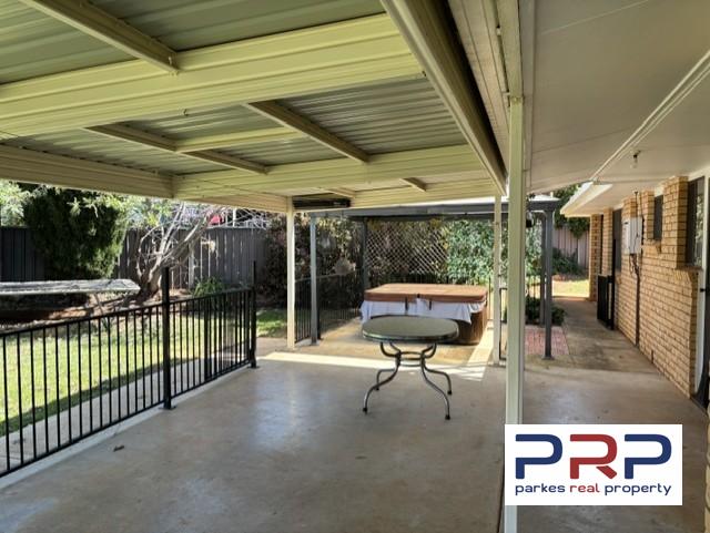 17 Hillcrest Avenue, PARKES, NSW 2870